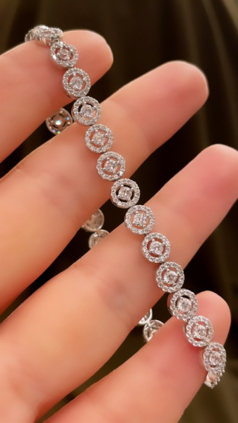 14 Ayar Altın Beyaz Taşlı Luna Bileklik için detayları göster 14 Ayar Altın Beyaz Taşlı Luna Bileklik resmi