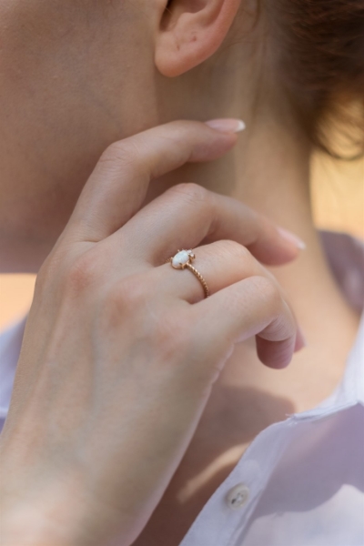 14 Ayar Altın Opal Rose Yüzük için detayları göster 14 Ayar Altın Opal Rose Yüzük resmi
