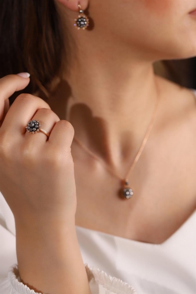 14 Ayar Altın Elmas Modeli Set için detayları göster 14 Ayar Altın Elmas Modeli Set resmi