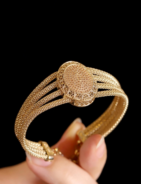 14 Ayar Altın İtalyan Hasır Kelepçe için detayları göster 14 Ayar Altın İtalyan Hasır Kelepçe resmi