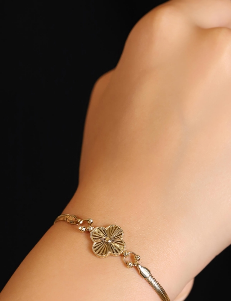 14 Ayar Altın Kalemli Yonca Bileklik için detayları göster 14 Ayar Altın Kalemli Yonca Bileklik resmi