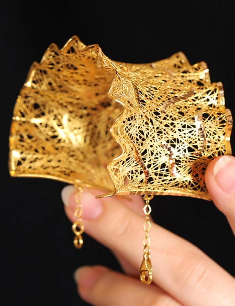 14 Ayar Altın Tül Kelepçe için detayları göster 14 Ayar Altın Tül Kelepçe resmi