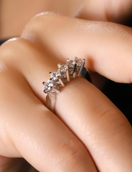 14 Ayar Altın Beştaş Yüzük için detayları göster 14 Ayar Altın Beştaş Yüzük resmi