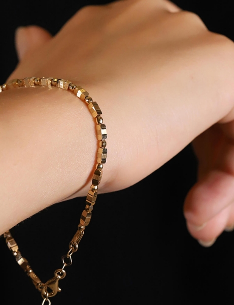 14 Ayar Altın Dorikalı Küp Bileklik için detayları göster 14 Ayar Altın Dorikalı Küp Bileklik resmi