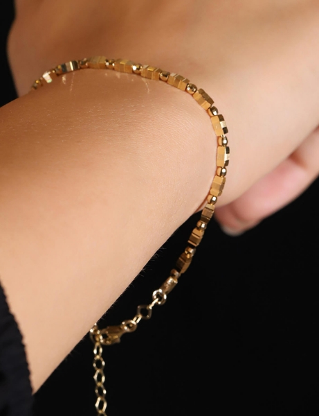 14 Ayar Altın Dorikalı Küp Bileklik için detayları göster 14 Ayar Altın Dorikalı Küp Bileklik resmi