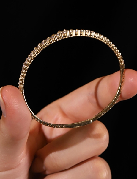 14 Ayar Altın Suyolu Süzme Kelepçe için detayları göster 14 Ayar Altın Suyolu Süzme Kelepçe resmi