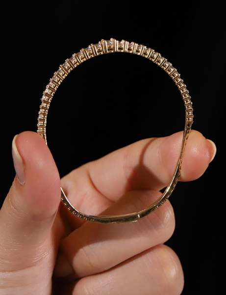 14 Ayar Altın Suyolu Süzme Kelepçe için detayları göster 14 Ayar Altın Suyolu Süzme Kelepçe resmi