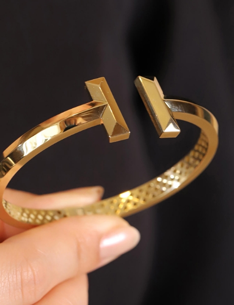 14 Ayar Altın Tasarım Kelepçe için detayları göster 14 Ayar Altın Tasarım Kelepçe resmi