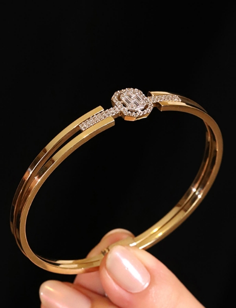 14 Ayar Altın Bagetli Kelepçe için detayları göster 14 Ayar Altın Bagetli Kelepçe resmi