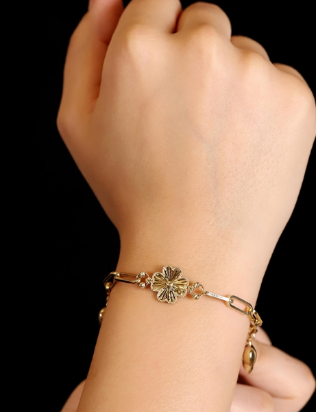 14 Ayar Altın Kalp sallantılı Yonca Bileklik için detayları göster 14 Ayar Altın Kalp sallantılı Yonca Bileklik resmi