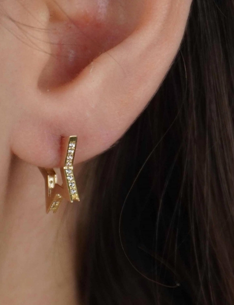 14 Ayar Altın Taşlı Yıldız Küpe için detayları göster 14 Ayar Altın Taşlı Yıldız Küpe resmi