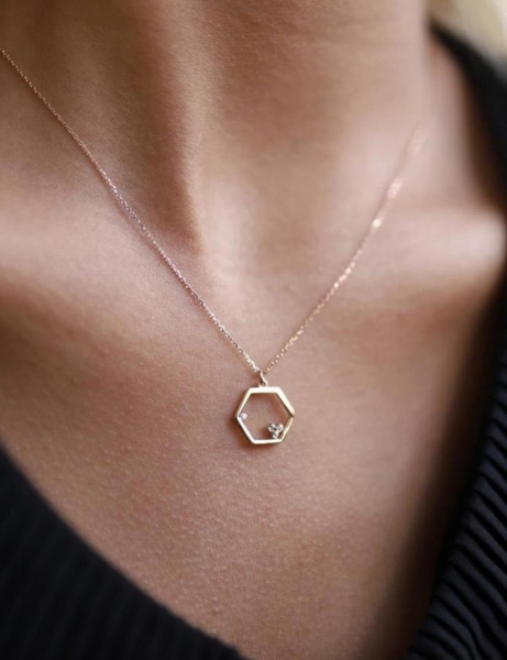 14 Ayar Altın Altıgen Tasarım Kolye için detayları göster 14 Ayar Altın Altıgen Tasarım Kolye resmi