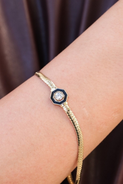 14 Ayar Altın Siyah Mineli Çağla Bileklik için detayları göster 14 Ayar Altın Siyah Mineli Çağla Bileklik resmi