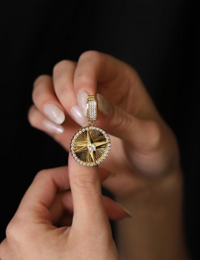 14 Ayar Altın Pusula Charm resmi