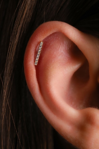 14 Ayar Altın Taşlı Tragus Küpe resmi