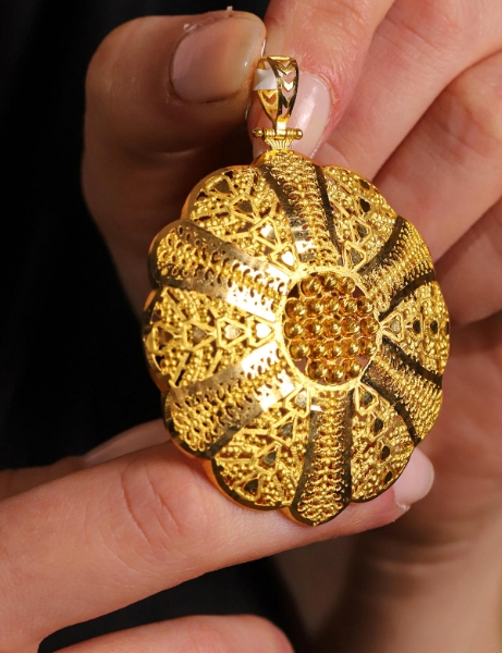 22 Ayar Altın Hint işi Kolye Ucu için detayları göster 22 Ayar Altın Hint işi Kolye Ucu resmi