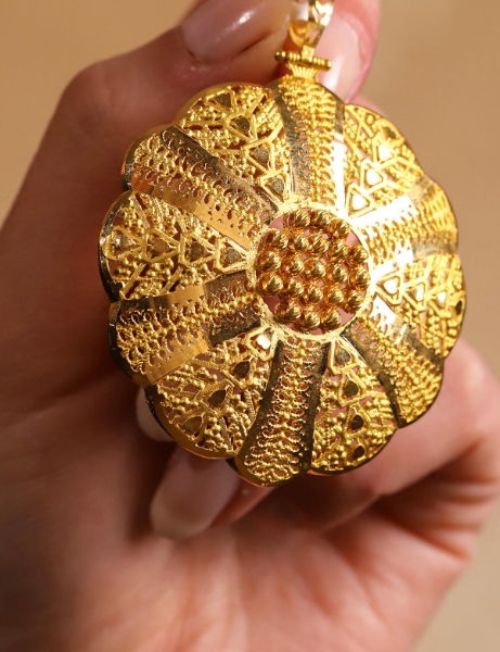 22 Ayar Altın Hint işi Kolye Ucu için detayları göster 22 Ayar Altın Hint işi Kolye Ucu resmi