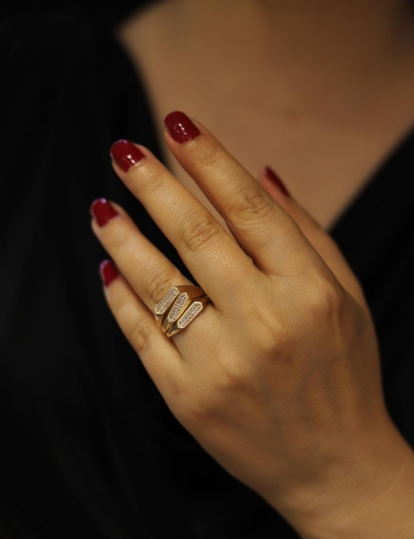 14 Ayar Altın 3 Sıra Taşlı Modern Yüzük için detayları göster 14 Ayar Altın 3 Sıra Taşlı Modern Yüzük resmi