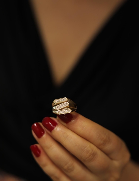 14 Ayar Altın 3 Sıra Taşlı Modern Yüzük için detayları göster 14 Ayar Altın 3 Sıra Taşlı Modern Yüzük resmi