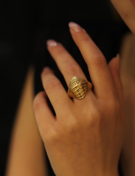 14 Ayar Altın Çizgili Süzme Yüzük için detayları göster 14 Ayar Altın Çizgili Süzme Yüzük resmi