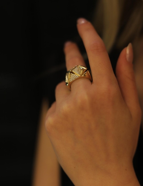 14 Ayar Altın Taşlı Dilimli Yüzük için detayları göster 14 Ayar Altın Taşlı Dilimli Yüzük resmi