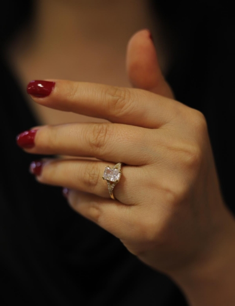 14 Ayar Altın Kenarlı Baget Yüzük için detayları göster 14 Ayar Altın Kenarlı Baget Yüzük resmi