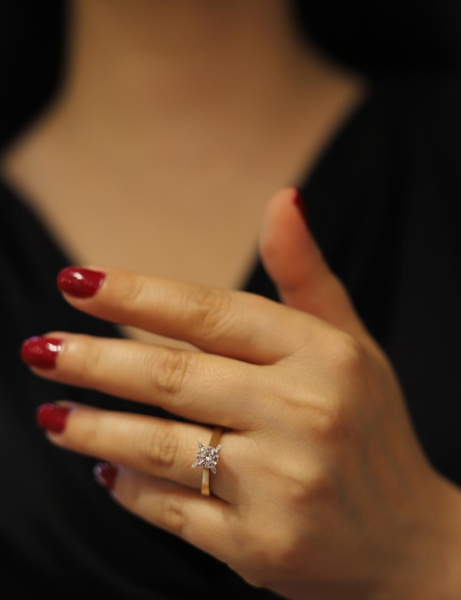 14 Ayar Altın Badem Tırnaklı Çift Renk Tek Taş Yüzük için detayları göster 14 Ayar Altın Badem Tırnaklı Çift Renk Tek Taş Yüzük resmi