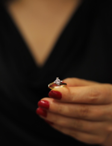 14 Ayar Altın Kalpli Kesim Tırnaklı Tektaş Yüzük için detayları göster 14 Ayar Altın Kalpli Kesim Tırnaklı Tektaş Yüzük resmi