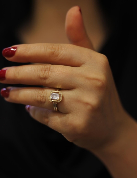 14 Ayar Altın 3 Boyutlu Taşlı Baget Yüzük için detayları göster 14 Ayar Altın 3 Boyutlu Taşlı Baget Yüzük resmi