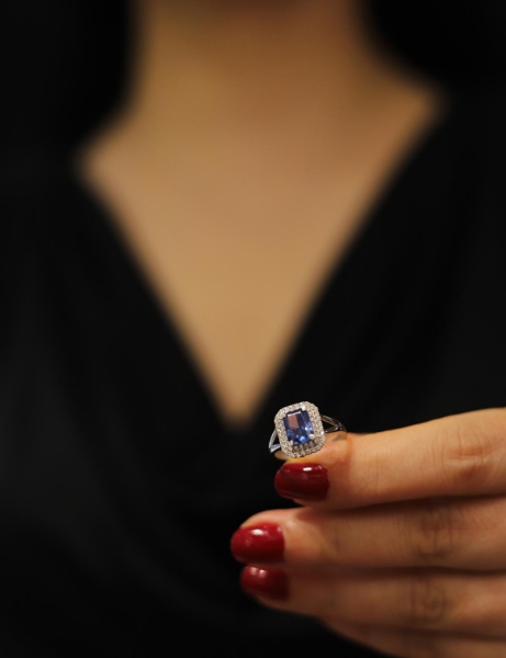 14 Ayar Altın Mavi Taşlı Baget Yüzük için detayları göster 14 Ayar Altın Mavi Taşlı Baget Yüzük resmi