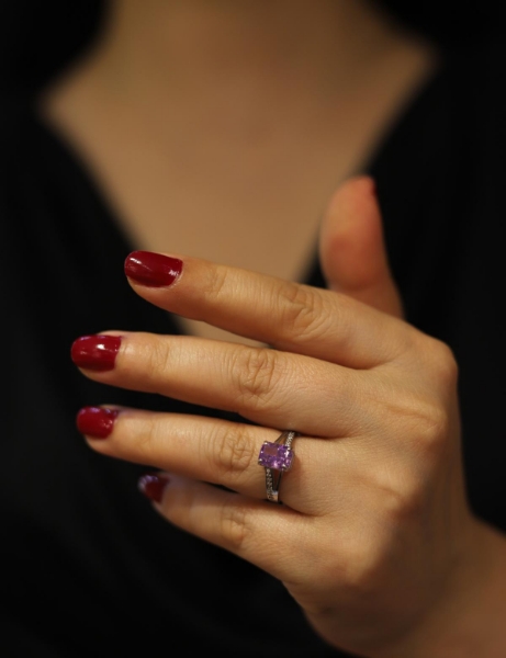 14 Ayar Altın Lila Taşlı Zarif Baget için detayları göster 14 Ayar Altın Lila Taşlı Zarif Baget resmi