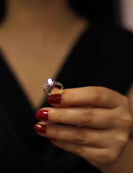 14 Ayar Altın Lila Taşlı Zarif Baget için detayları göster 14 Ayar Altın Lila Taşlı Zarif Baget resmi