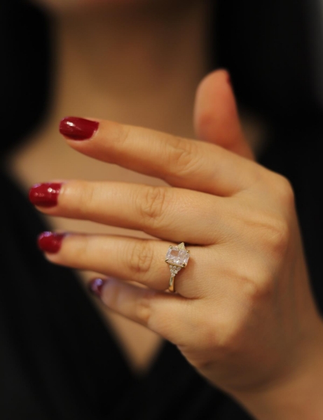 14 Ayar Altın Koval Tasarım Baget Yüzük için detayları göster 14 Ayar Altın Koval Tasarım Baget Yüzük resmi