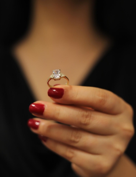 14 Ayar Altın Koval Tasarım Baget Yüzük için detayları göster 14 Ayar Altın Koval Tasarım Baget Yüzük resmi