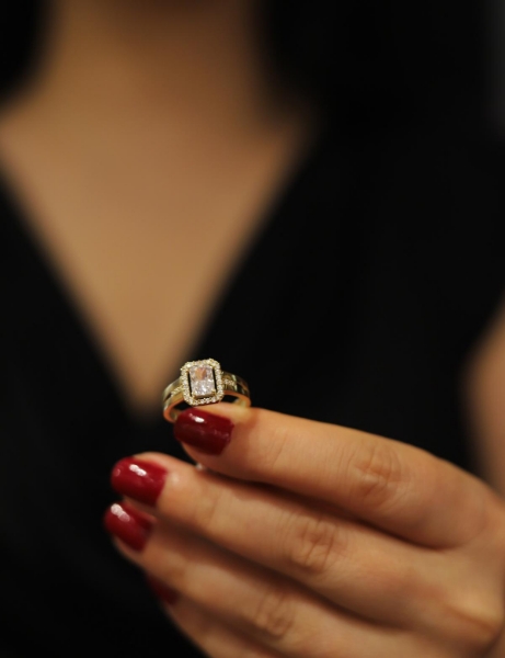 14 Ayar Altın Baget Taşlı Sarı Yüzük için detayları göster 14 Ayar Altın Baget Taşlı Sarı Yüzük resmi