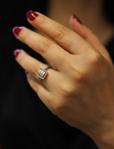 14 Ayar Altın Halo Baget Yüzük için detayları göster 14 Ayar Altın Halo Baget Yüzük resmi