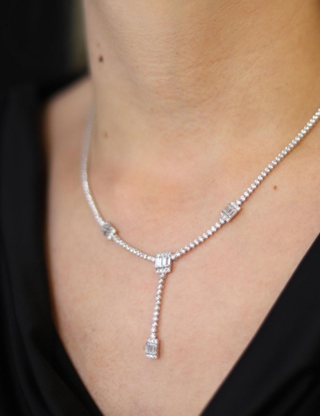 14 Ayar Altın Baget Beyaz Suyolu Kolye için detayları göster 14 Ayar Altın Baget Beyaz Suyolu Kolye resmi