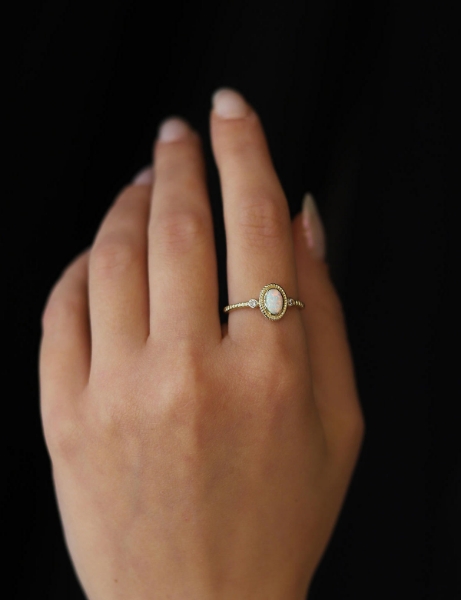 14 Ayar Altın Oval Renkli Taş Yüzük için detayları göster 14 Ayar Altın Oval Renkli Taş Yüzük resmi