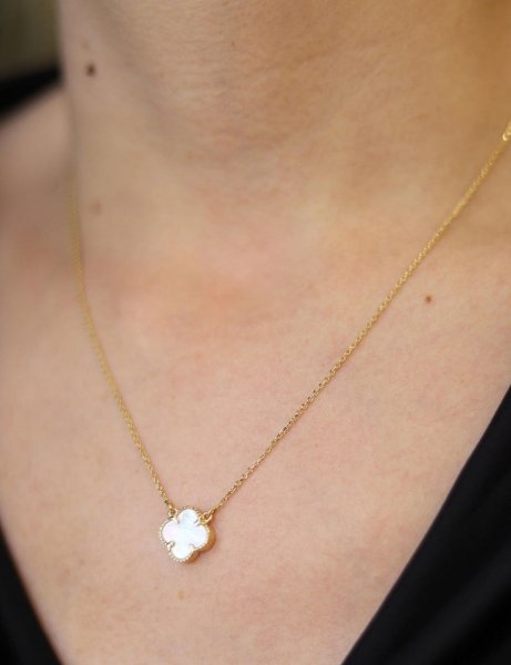 14 Ayar Altın Beyaz Mineli Yonca Minimal kolye için detayları göster 14 Ayar Altın Beyaz Mineli Yonca Minimal kolye resmi