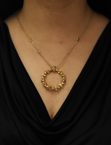 14 Ayar Altın Işık Halkası Özel Tasarım Kolye için detayları göster 14 Ayar Altın Işık Halkası Özel Tasarım Kolye resmi