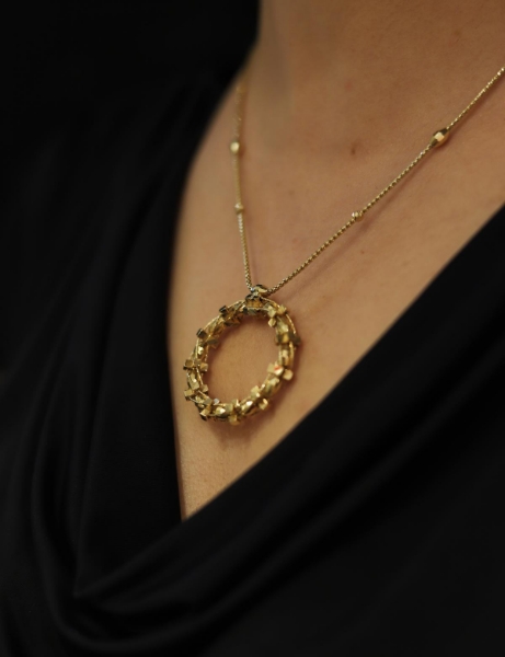 14 Ayar Altın Işık Halkası Özel Tasarım Kolye için detayları göster 14 Ayar Altın Işık Halkası Özel Tasarım Kolye resmi