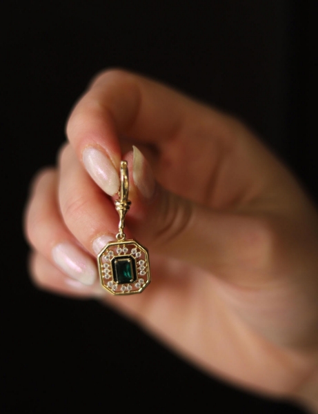 14 Ayar Altın Baget Yeşil Taşlı Kolye Ucu için detayları göster 14 Ayar Altın Baget Yeşil Taşlı Kolye Ucu resmi