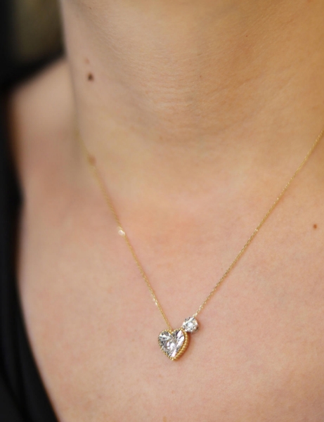 14 Ayar Altın Kalemli Taşlı Kalp Kolye için detayları göster 14 Ayar Altın Kalemli Taşlı Kalp Kolye resmi