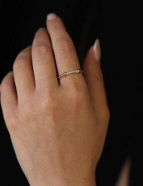 14 Ayar Altın Taşlı Düğüm Yüzük için detayları göster 14 Ayar Altın Taşlı Düğüm Yüzük resmi