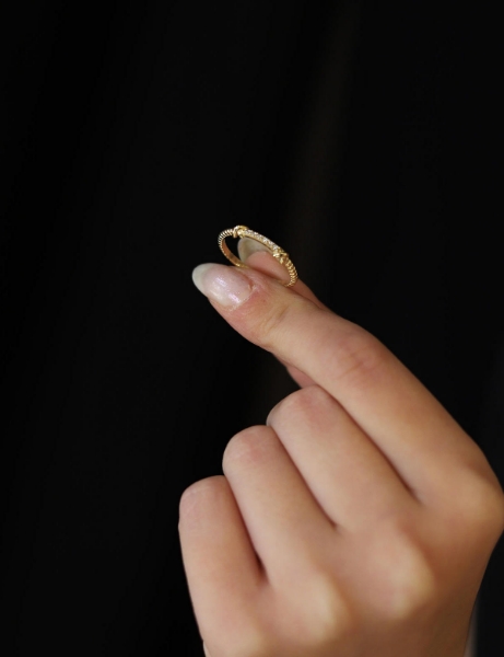 14 Ayar Altın Taşlı Düğüm Yüzük için detayları göster 14 Ayar Altın Taşlı Düğüm Yüzük resmi