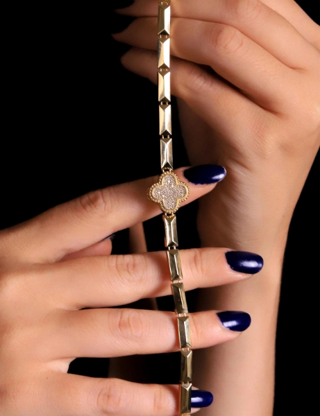 14 Ayar Altın Taşlı Yonca Badem Bilekik için detayları göster 14 Ayar Altın Taşlı Yonca Badem Bilekik resmi