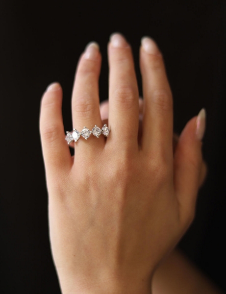 14 Ayar Altın Enli Beyaz Beştaş Yüzük için detayları göster 14 Ayar Altın Enli Beyaz Beştaş Yüzük resmi