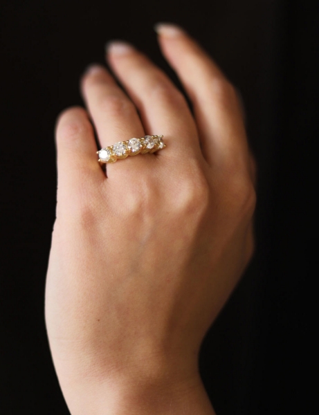 14 Ayar Altın Kumlu Beştaş Yüzük için detayları göster 14 Ayar Altın Kumlu Beştaş Yüzük resmi