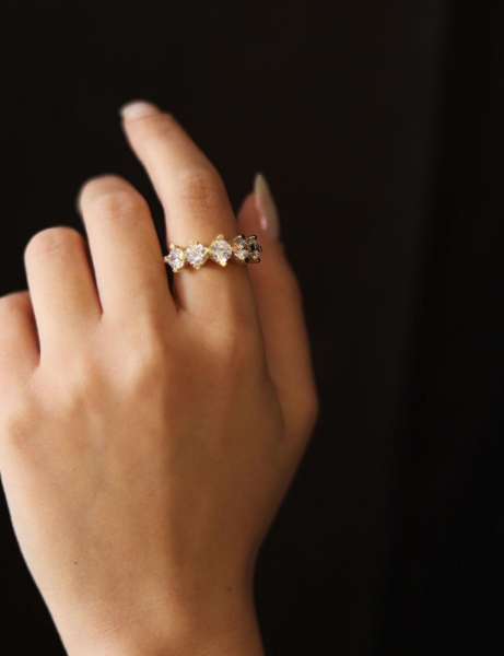 14 Ayar Altın Prenses Kesim Beştaş Yüzük için detayları göster 14 Ayar Altın Prenses Kesim Beştaş Yüzük resmi