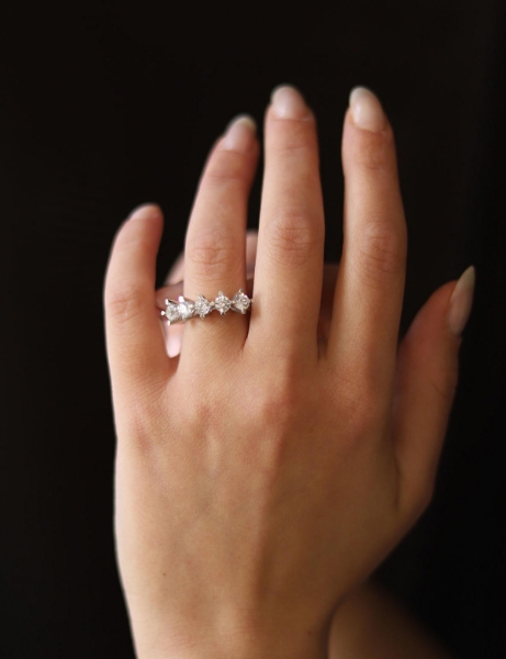 14 Ayar Altın Badem tırnak Beştaş Yüzük için detayları göster 14 Ayar Altın Badem tırnak Beştaş Yüzük resmi